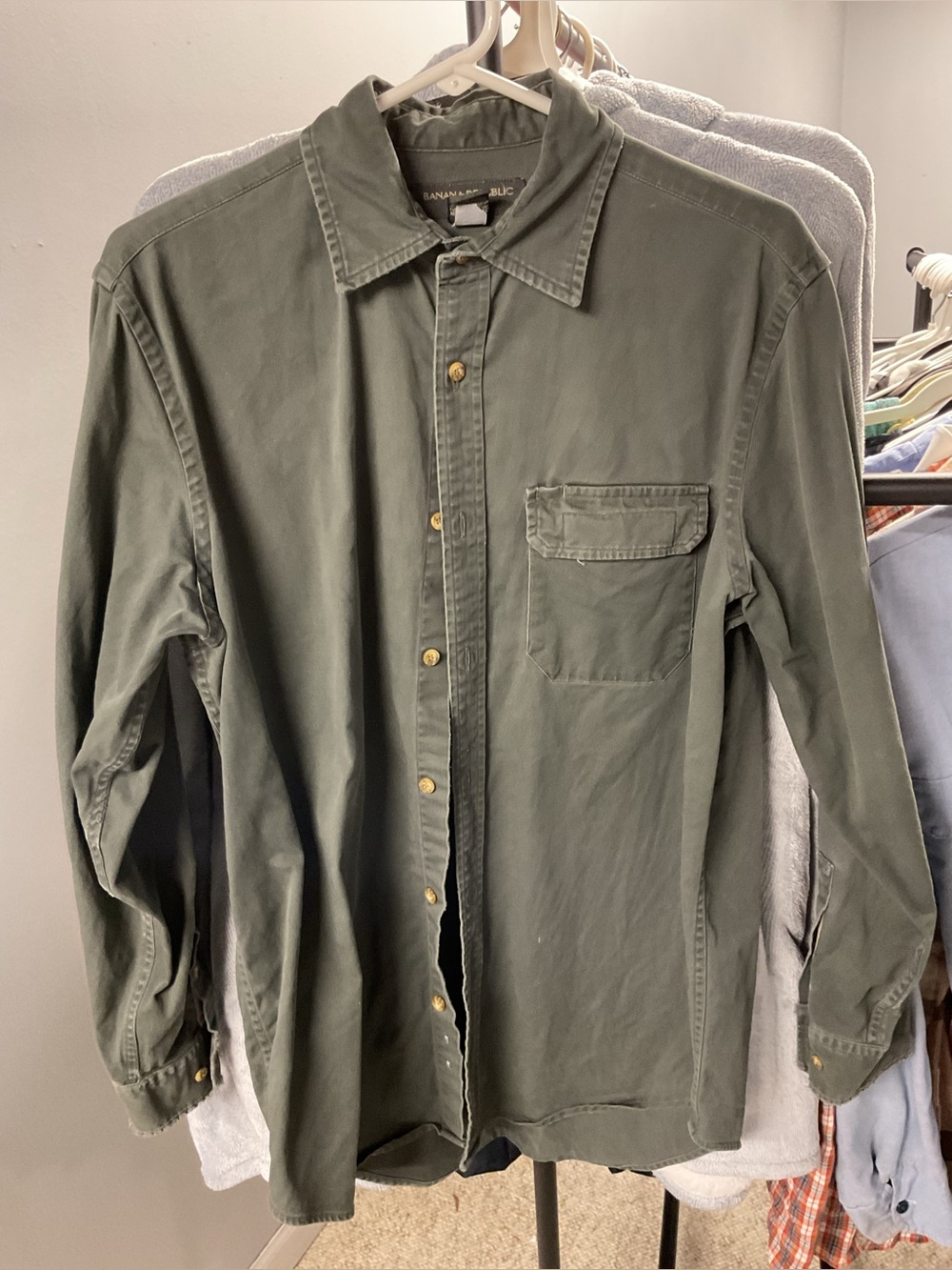 Banana Republic Men's Olive Green Long-Sleeve Utility Button-Down Shirt Small